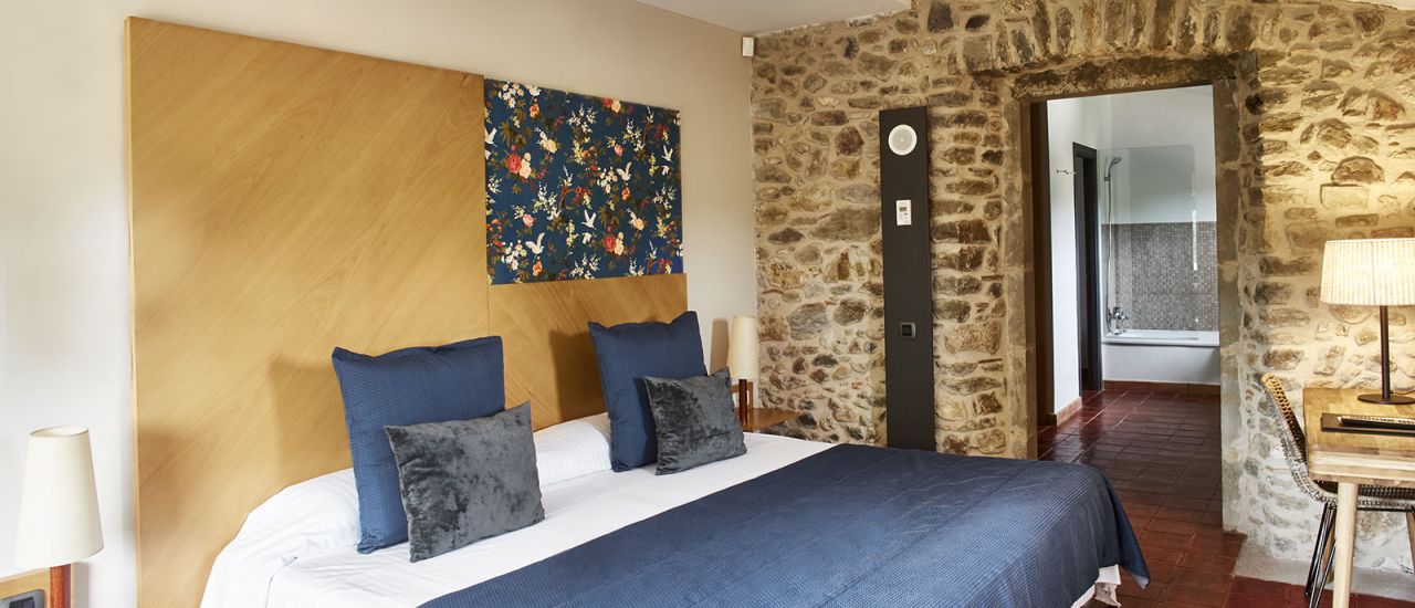 Rooms inside the farmhouse - Hotel Arcs de Monells