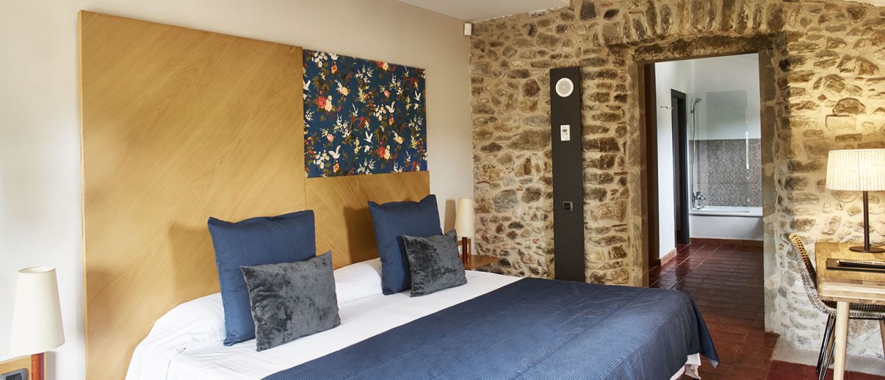 Habitación dentro de la masía - Hotel Arcs de Monells